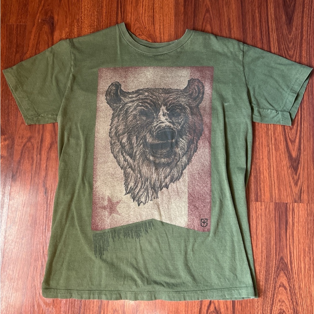 Green Bear Graphic T-Shirt